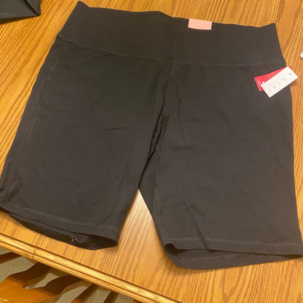 LIVI Women’s Shorts, NWT!